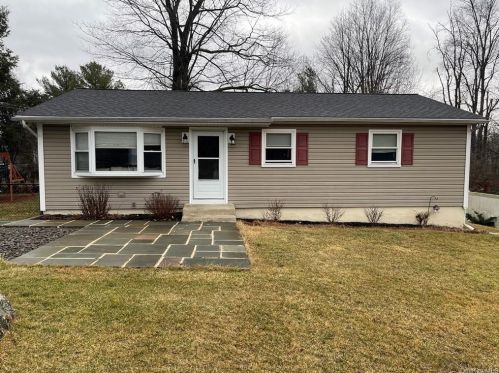 54 Kretch Cir, New Hamburg, NY 12590-5322