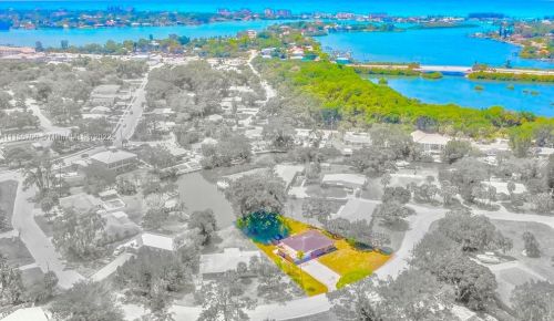 507 Dona Dr, Nokomis FL  34275-2613 exterior