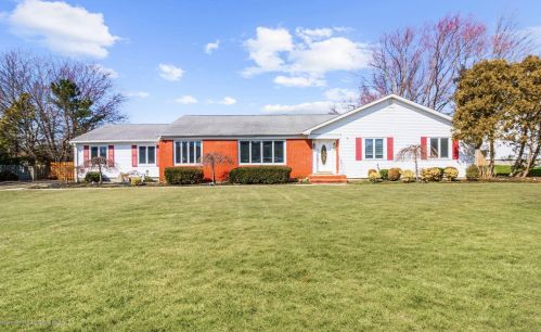 7 Aron Ct, Tinton Falls, NJ 07712-3740
