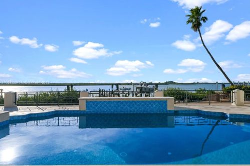 4828 Peninsula Dr, Daytona Beach FL 32127-7203 exterior