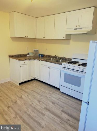 468 Stuyvesant Ave, Trenton NJ  08618-4103 exterior