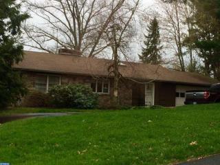 4267 York Dr, Gardenville, PA