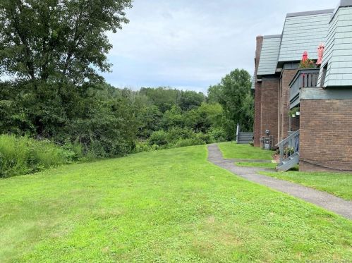 111 Trolley Crossing Ln, Middletown, CT 06457-5858