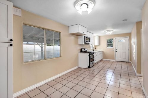 451 Kelly Ln, Colton CA  92324-2017 exterior