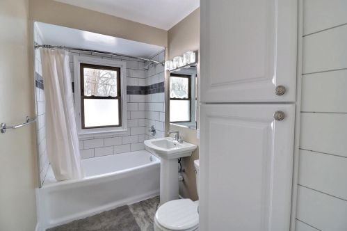 1240 Marian Ln, Green Bay WI  54304-2338 exterior