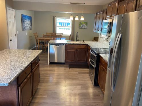 4005 Camrose Ave, Waukesha, WI 53151-5706