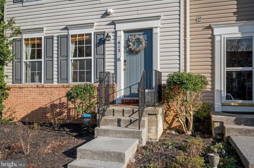 612 Frontier Fort Ln, Strasburg, VA 22657-2180