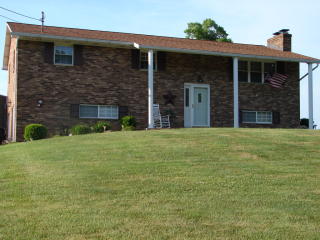 423 Kittle St, Williamstown, WV 26187-8038