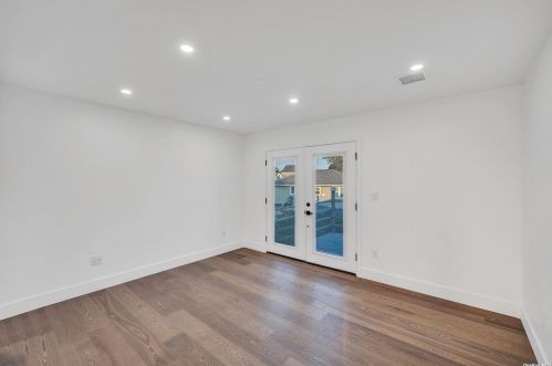 587 Oakley Ave, Floral Park NY  11003-3744 exterior