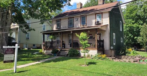 3600 Downing St, Library, PA 15129-9219