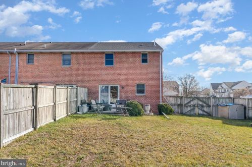 105 Lee Ann Ct, West Enola PA  17025-1900 exterior