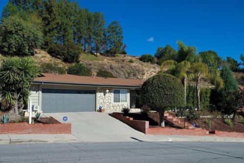 3217 Kirkham Dr, Glendale, CA 91206-1131