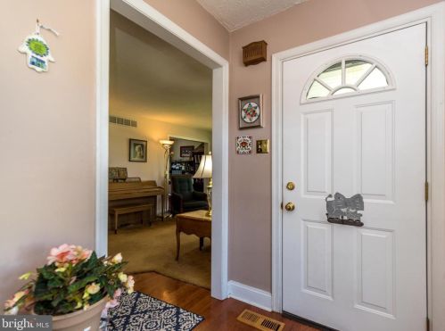 106 Claremont Dr, Lansdale PA 19446-6359 exterior