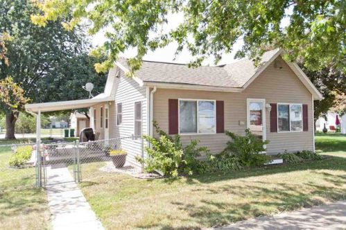 1565 Main St, Ely, IA 52227-9578