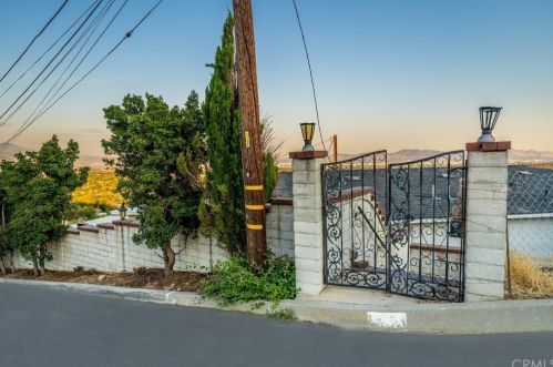 449 Skylark Dr, San Bernardino, CA 92405-2347