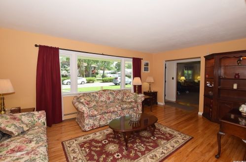 418 Walker St, Babylon NY  11704-3017 exterior