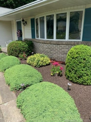 4 Dana Rd, Danbury, CT 06811-2915