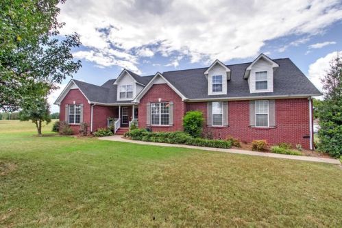 2198 Zion Rd, Columbia, TN 38401-6046