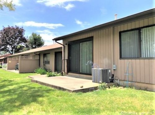 447 Asbury Rdg, Huntington CT  06484-4862 exterior