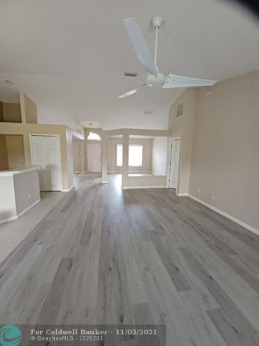 298 Carter Ave, Fort Pierce FL 34983-3006 exterior