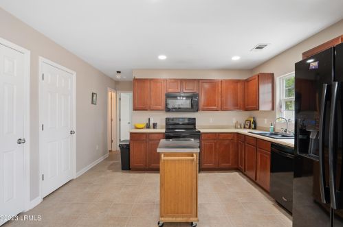 96 Shadow Moss Dr, Beaufort SC  29906-6000 exterior