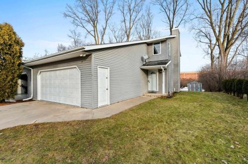 2029 Hilltop Dr, Green Bay, WI 54313-5380