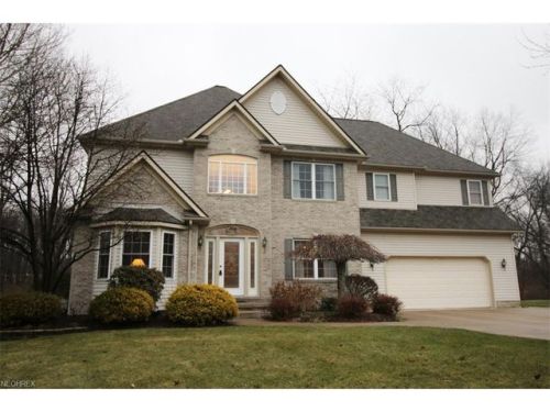 4901 Pebblehurst Dr, Cuyahoga Falls, OH 44224-5928