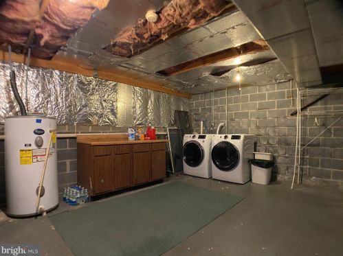 381 Lake St, Ephrata PA  17522-2456 exterior