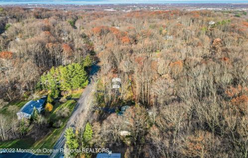 10 Mt Dr, Holmdel Village NJ  07733-1332 exterior