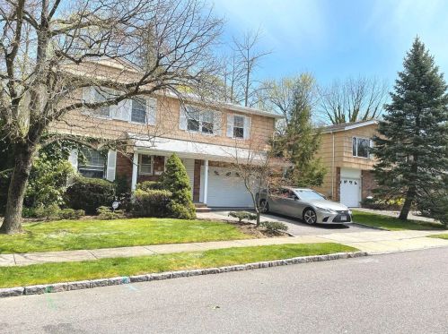 2 Cathy Ln, Great Neck, NY 11024-1703