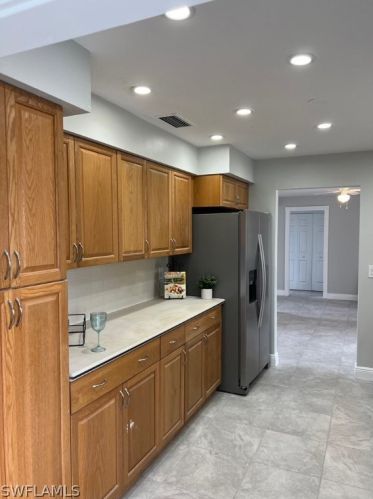 21 Lincoln Ave, Lehigh Acres FL 33936-1454 exterior