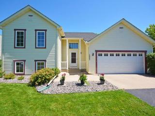 1033 Briar Glen Ln, Saint Paul, MN 55129-8522