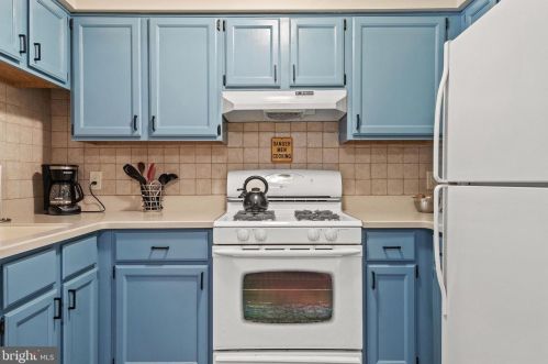 20 Gena Ct, Trenton NJ 08690-3630 exterior