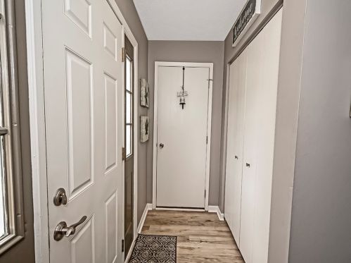 305 Canterbury Ct, Oakmont PA  15139-1177 exterior