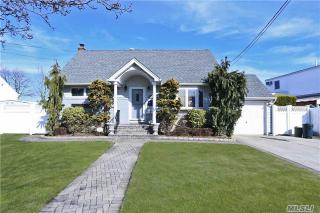 3051 Xavier Pl, Rockville Centre, NY 11572-4222