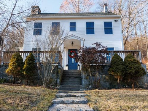 745 Peekskill Hollow Rd, Tompkins Corners, NY 10579-1700