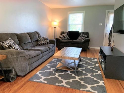 1052 Laurel St, Bridgeville, PA 15017-2242