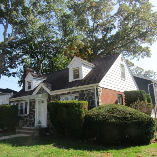 2 Oak Dr, New Hyde Park NY  11040-3315 exterior