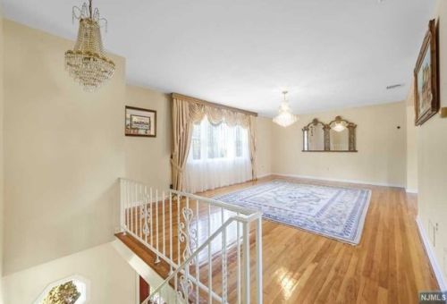335 Charles St, N Milford NJ  07646-1801 exterior