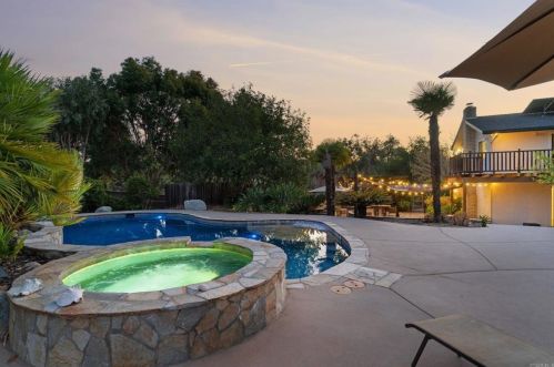 1322 Hamilton Ln, Escondido CA  92029-4316 exterior