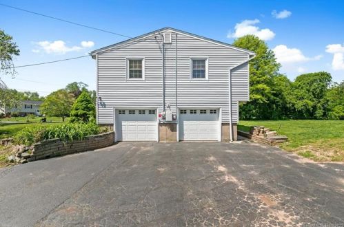 66 Todd Dr, North Haven CT  06473-1038 exterior
