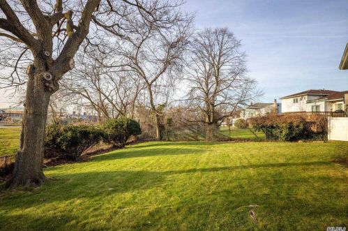 561 Bayview Ave, Cedarhurst, NY 11516-1246