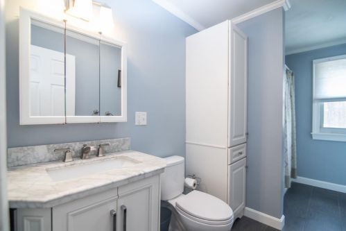 13 Harvey Rd, Londonderry NH  03053-7412 exterior