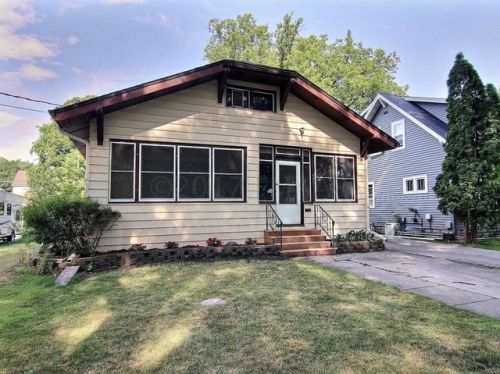 409 6th St, Moorhead, MN 56560-2734