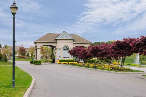913 Altessa Blvd, Huntington Station, NY 11747-5219