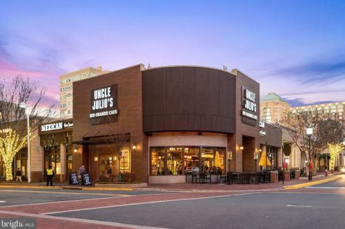 2314 Horseferry Ct, Herndon VA  20191-2718 exterior