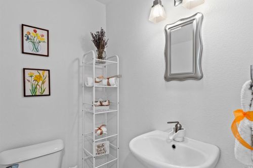 1468 Townview Ave, Santa Rosa CA  95405-7561 exterior