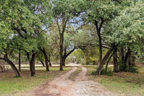 2195 Old Stagecoach Rd, Uhland TX  78640-5671 exterior