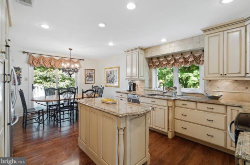 288 Huntsman Ln, Blue Bell PA  19422-2818 exterior