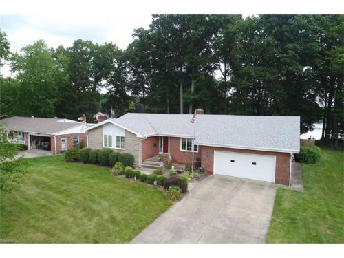 35 Lakeshore Dr, Struthers, OH 44471-1453